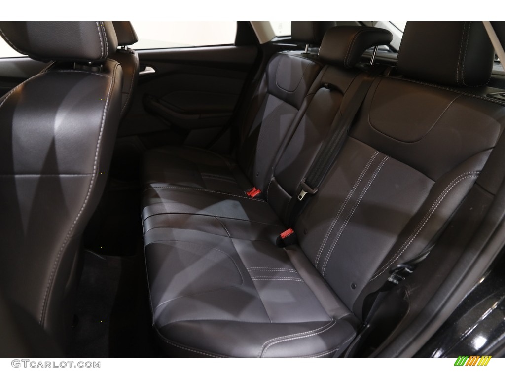 2014 Focus SE Hatchback - Tuxedo Black / Charcoal Black photo #16