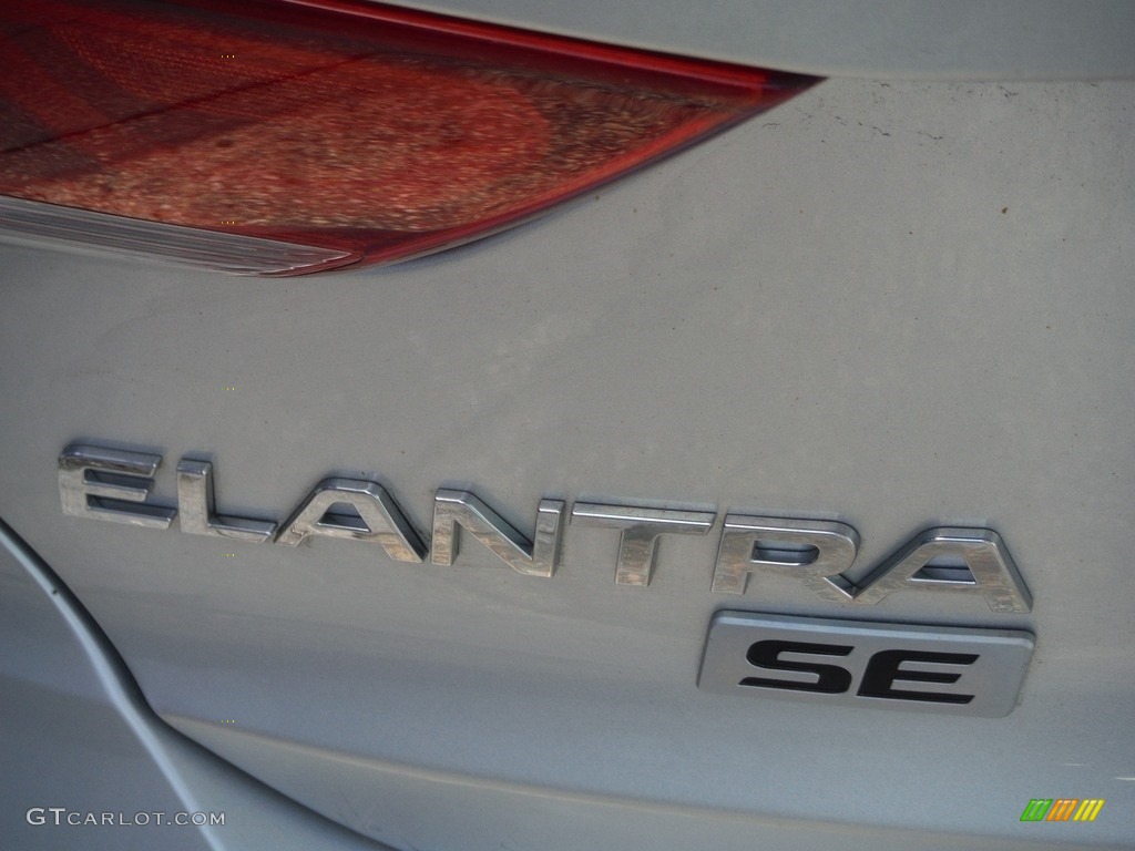 2017 Elantra SE - Silver / Gray photo #7