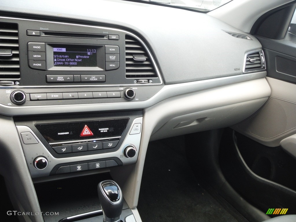 2017 Elantra SE - Silver / Gray photo #15