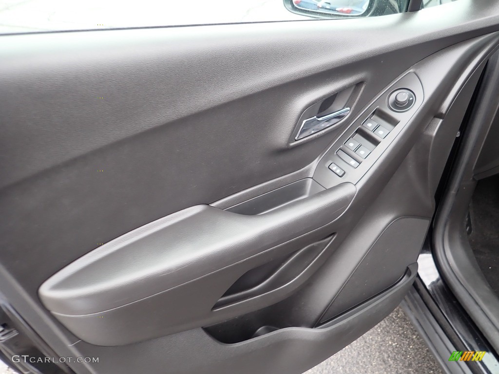2019 Chevrolet Trax LT Door Panel Photos