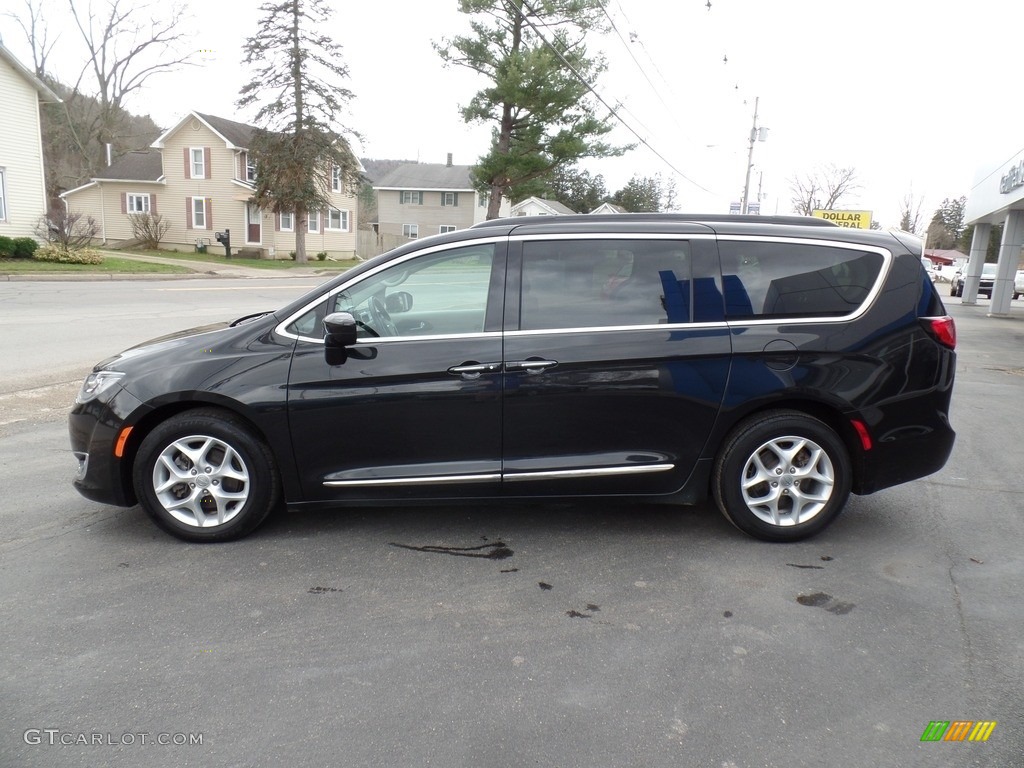 2017 Pacifica Touring L - Brilliant Black Crystal Pearl / Black/Alloy photo #10