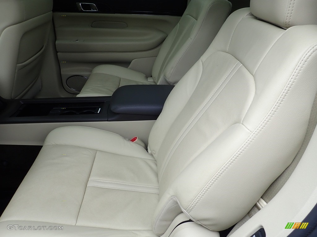 2016 Lincoln MKT Elite AWD Rear Seat Photos