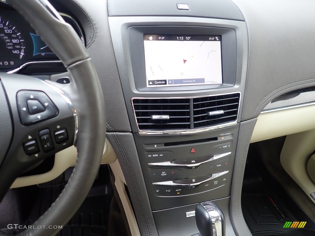 2016 Lincoln MKT Elite AWD Controls Photos