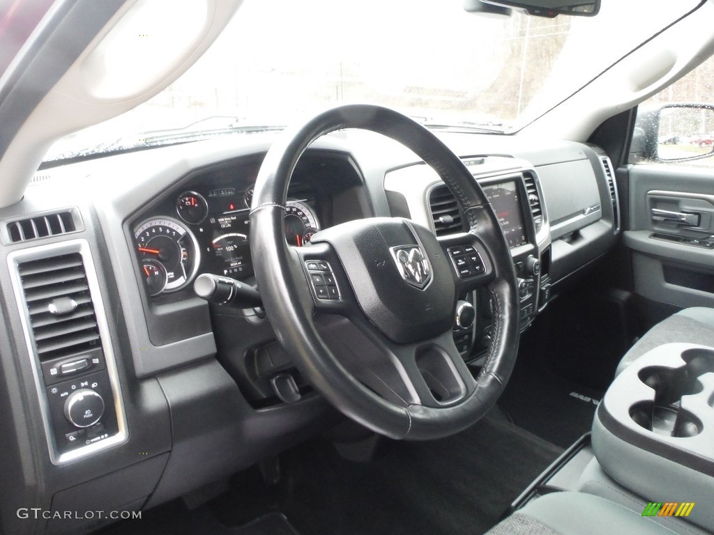 2018 1500 Big Horn Crew Cab 4x4 - Delmonico Red Pearl / Black/Diesel Gray photo #25