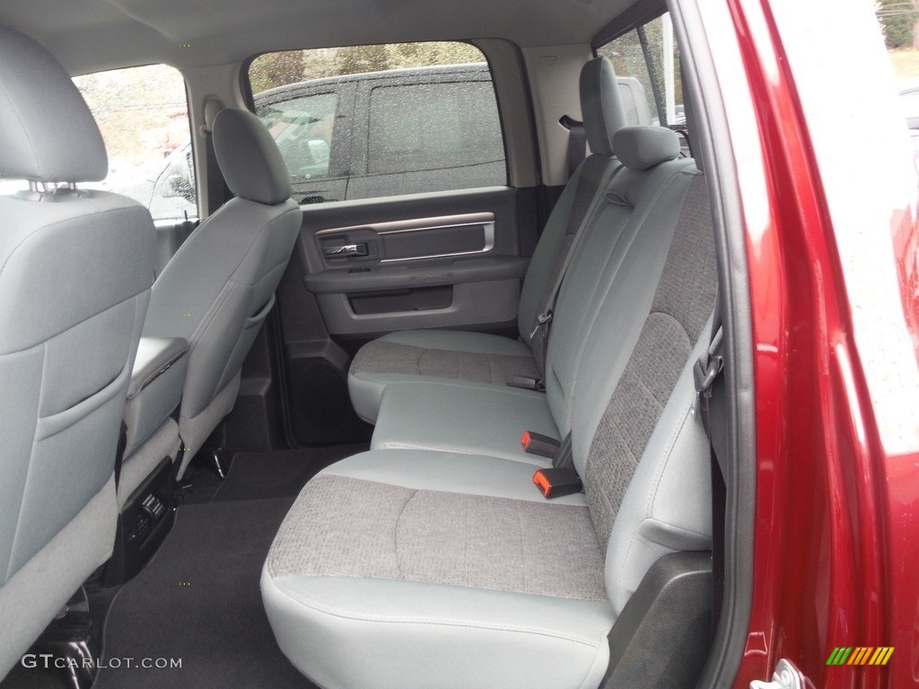 2018 1500 Big Horn Crew Cab 4x4 - Delmonico Red Pearl / Black/Diesel Gray photo #38