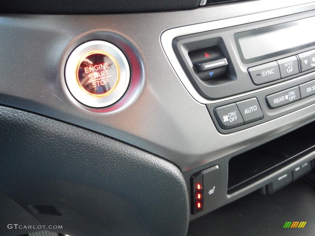 2020 Passport EX-L AWD - Black Forest Pearl / Gray photo #18