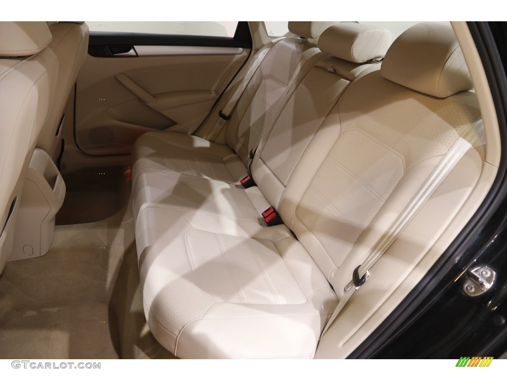 2012 Passat 2.5L SE - Black / Cornsilk Beige photo #17