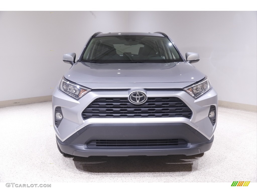 2019 RAV4 XLE - Silver Sky Metallic / Light Gray photo #2
