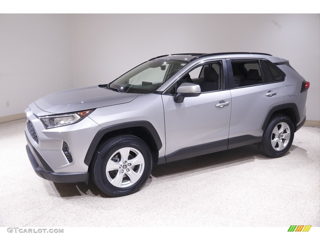 2019 RAV4 XLE - Silver Sky Metallic / Light Gray photo #3