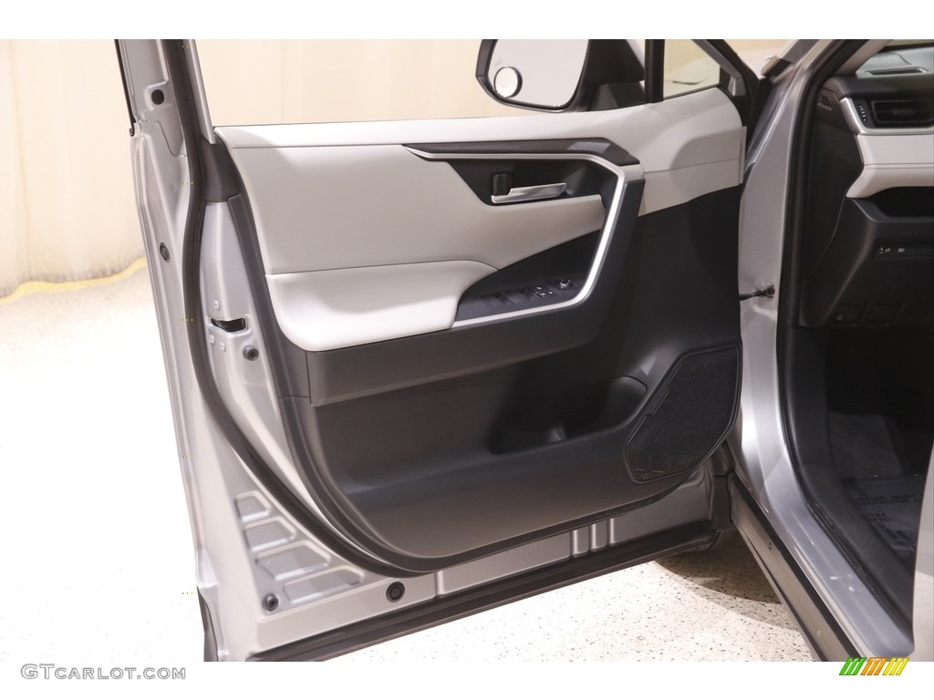 2019 RAV4 XLE - Silver Sky Metallic / Light Gray photo #4