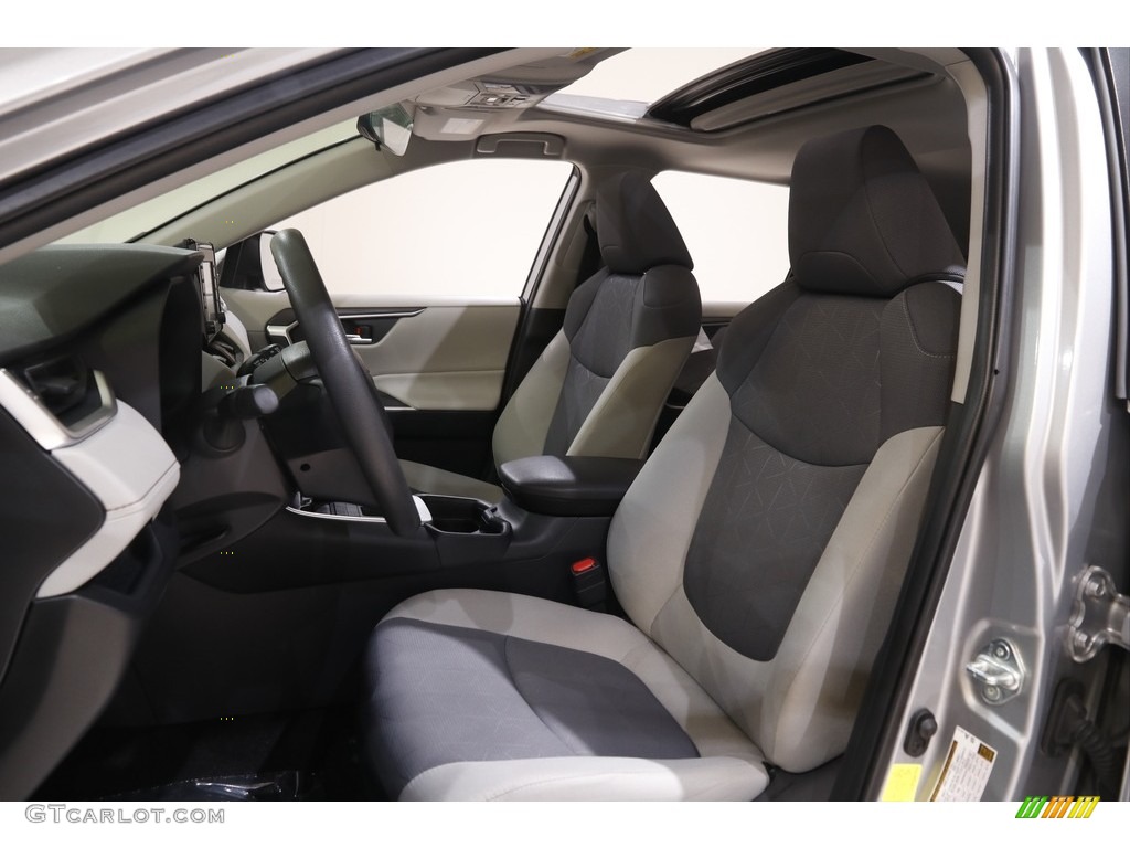 2019 RAV4 XLE - Silver Sky Metallic / Light Gray photo #5
