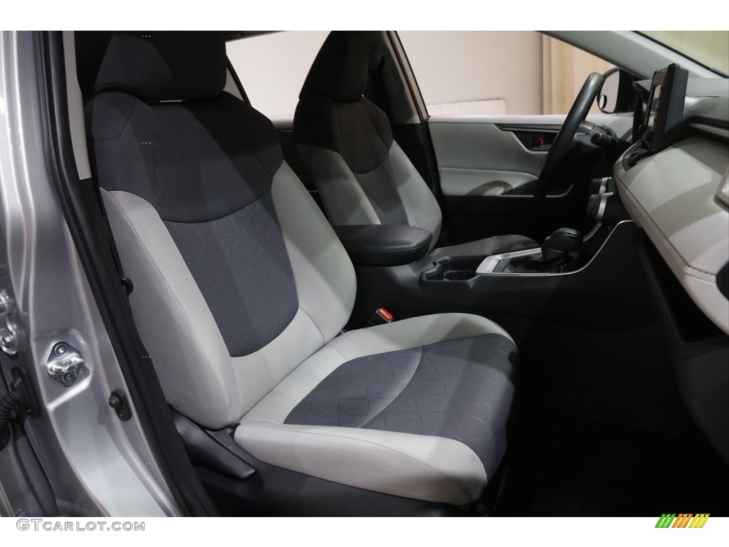 2019 RAV4 XLE - Silver Sky Metallic / Light Gray photo #13