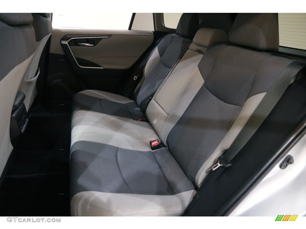 2019 RAV4 XLE - Silver Sky Metallic / Light Gray photo #15