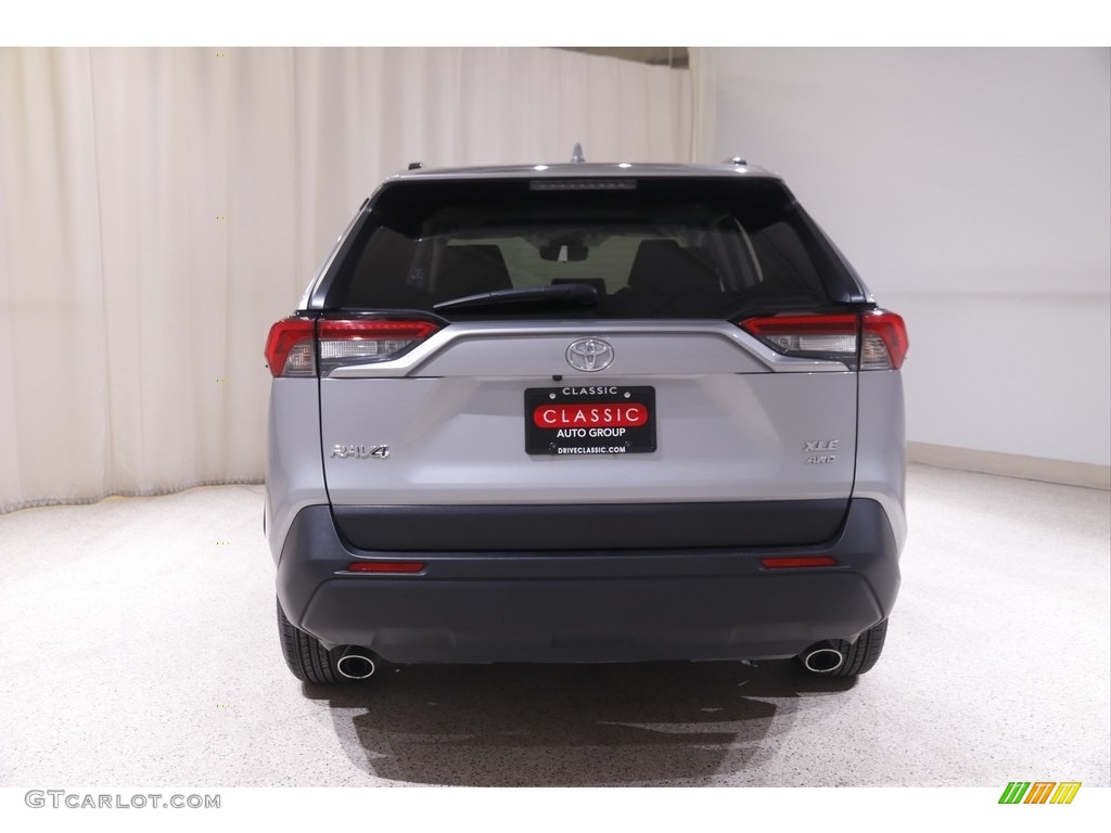 2019 RAV4 XLE - Silver Sky Metallic / Light Gray photo #16