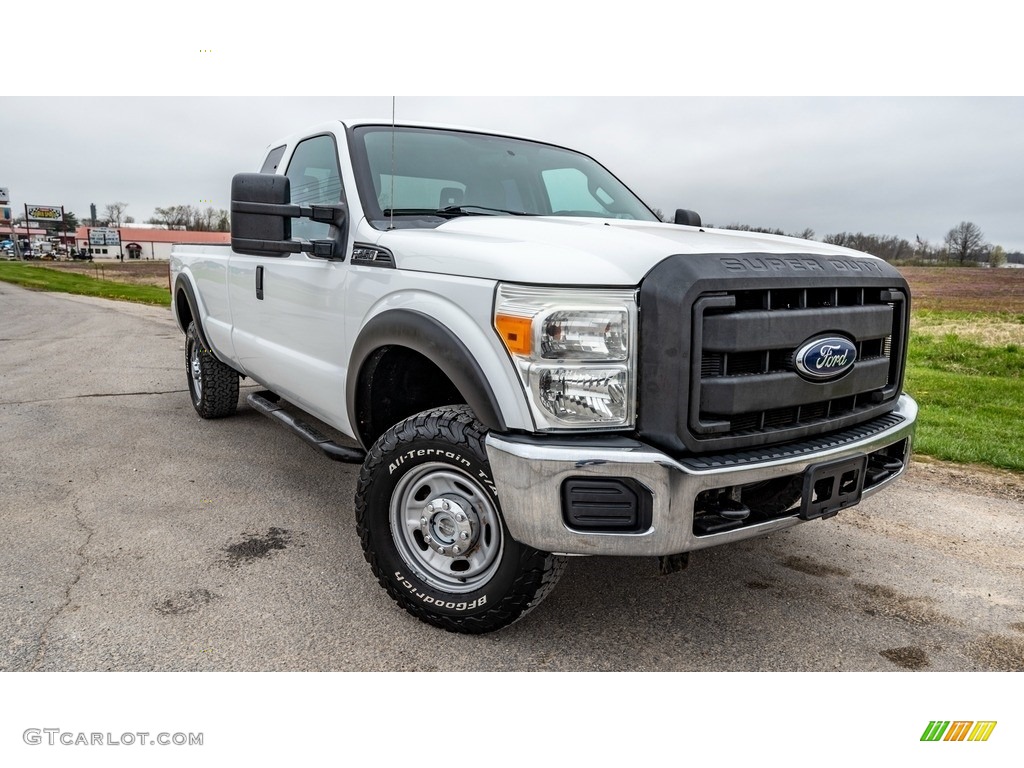 2015 F250 Super Duty Lariat Super Cab 4x4 - Oxford White / Black photo #1