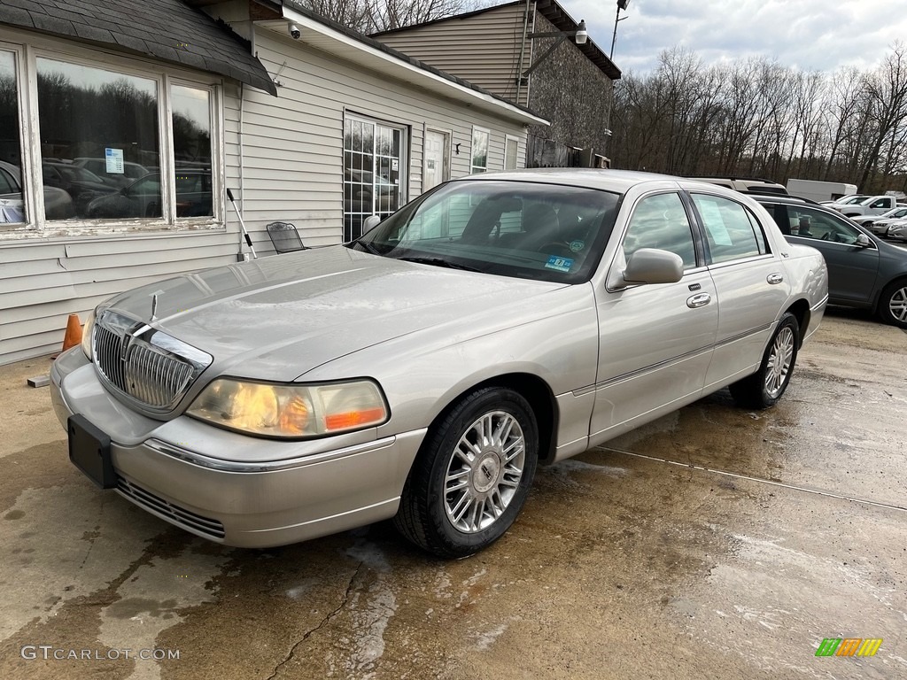 2009 Town Car Signature Limited - Silver Birch Metallic / Black photo #2