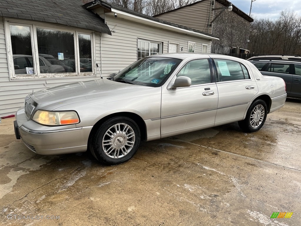 2009 Town Car Signature Limited - Silver Birch Metallic / Black photo #3