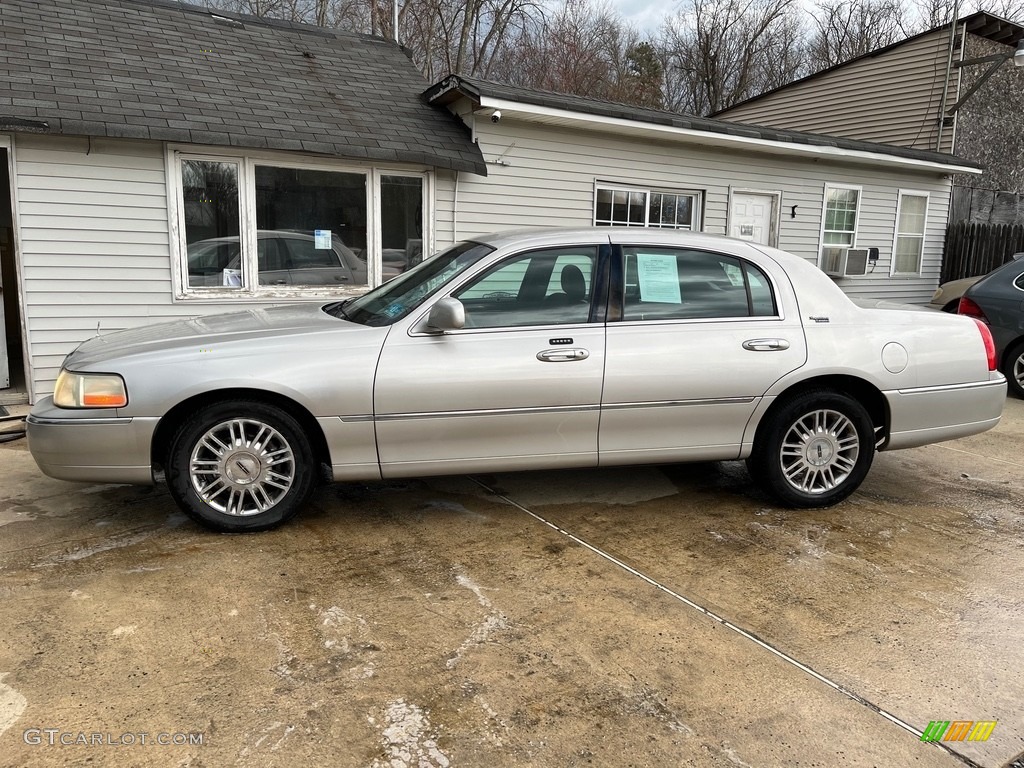 2009 Town Car Signature Limited - Silver Birch Metallic / Black photo #4