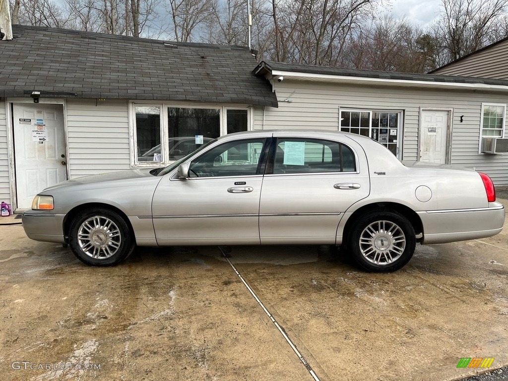 2009 Town Car Signature Limited - Silver Birch Metallic / Black photo #5