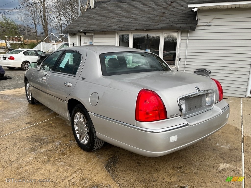 2009 Town Car Signature Limited - Silver Birch Metallic / Black photo #7
