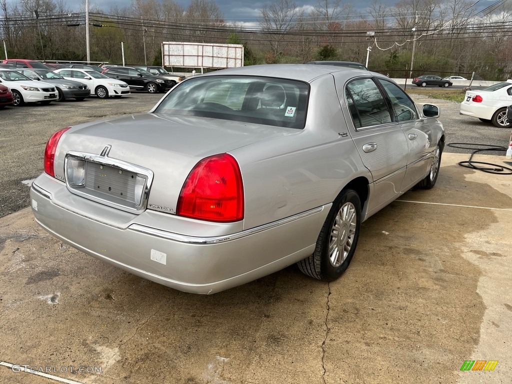 2009 Town Car Signature Limited - Silver Birch Metallic / Black photo #8