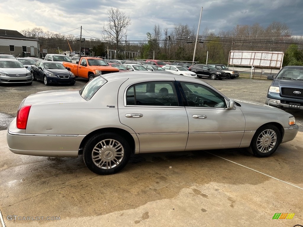 2009 Town Car Signature Limited - Silver Birch Metallic / Black photo #11
