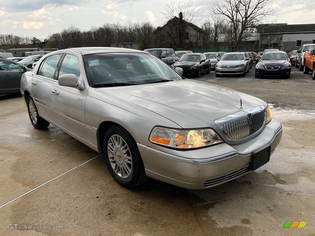 2009 Town Car Signature Limited - Silver Birch Metallic / Black photo #13