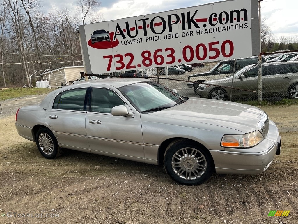 2009 Town Car Signature Limited - Silver Birch Metallic / Black photo #23