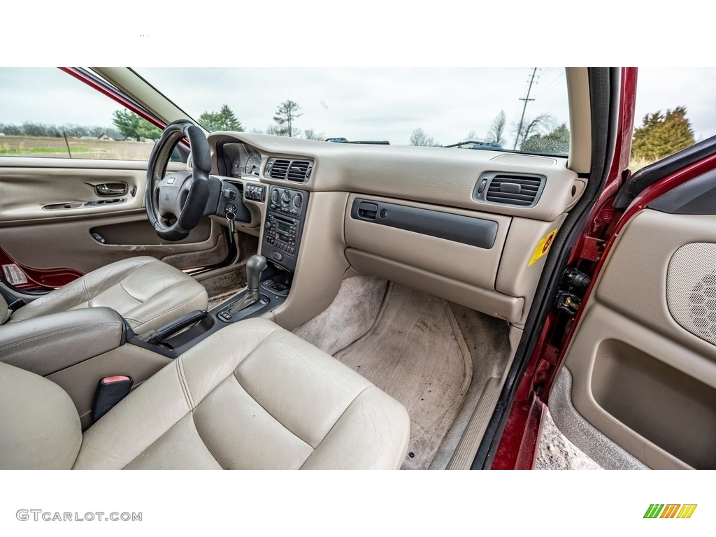 1998 Volvo V70 T5 Beige Dashboard Photo #144100433