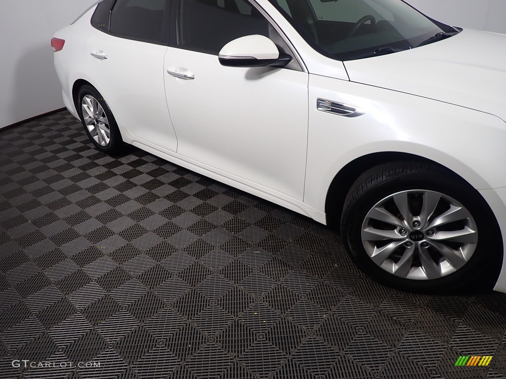 2017 Optima LX - Snow White Pearl / Black photo #4