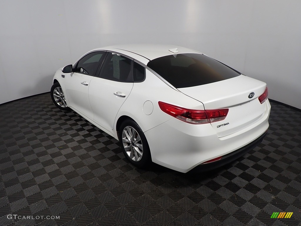 2017 Optima LX - Snow White Pearl / Black photo #12