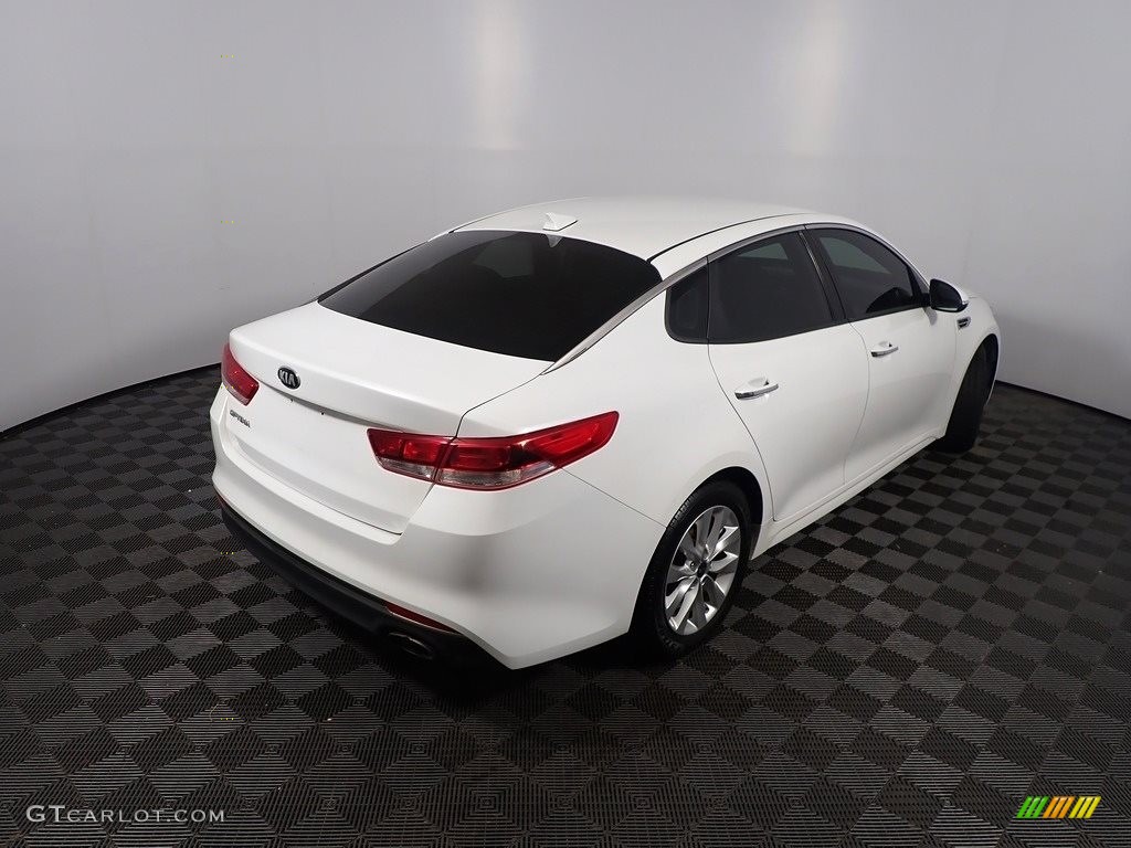 2017 Optima LX - Snow White Pearl / Black photo #17