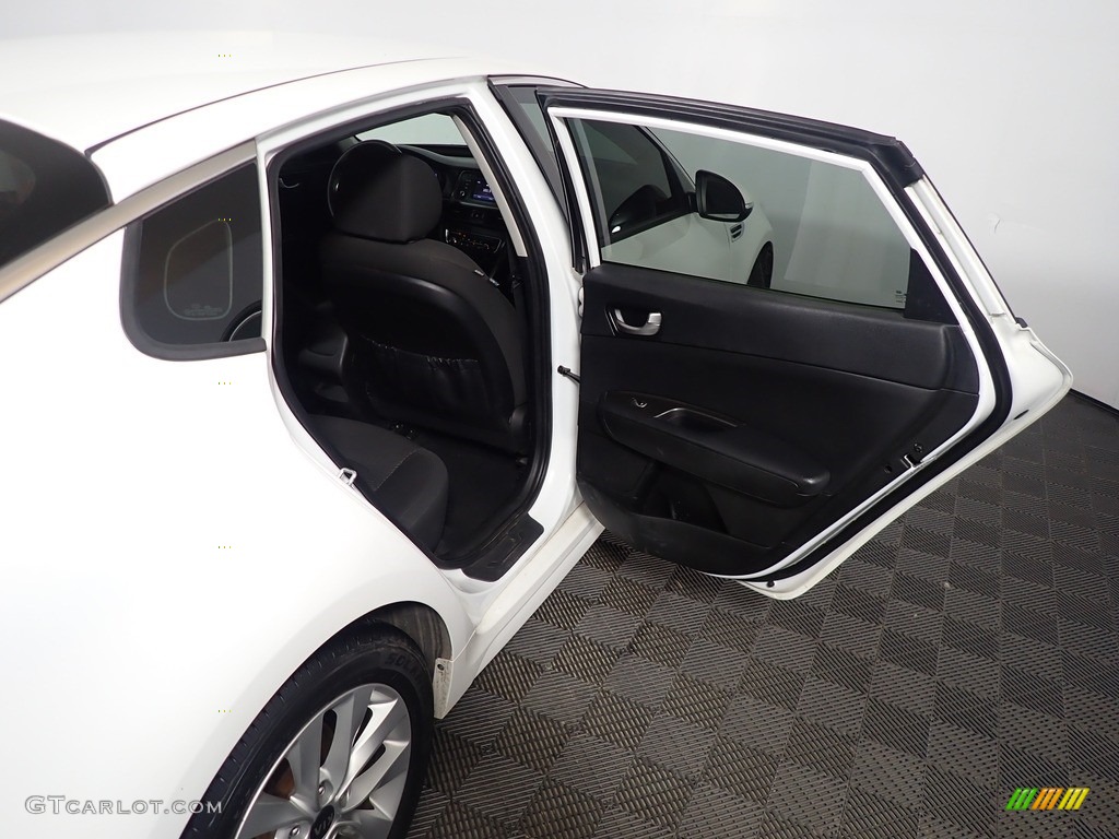 2017 Optima LX - Snow White Pearl / Black photo #36