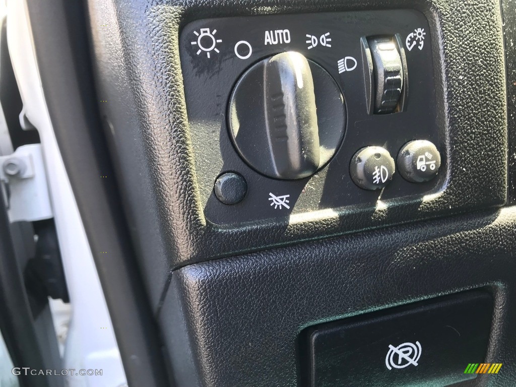 2009 GMC Canyon SLE Extended Cab Controls Photo #144106065