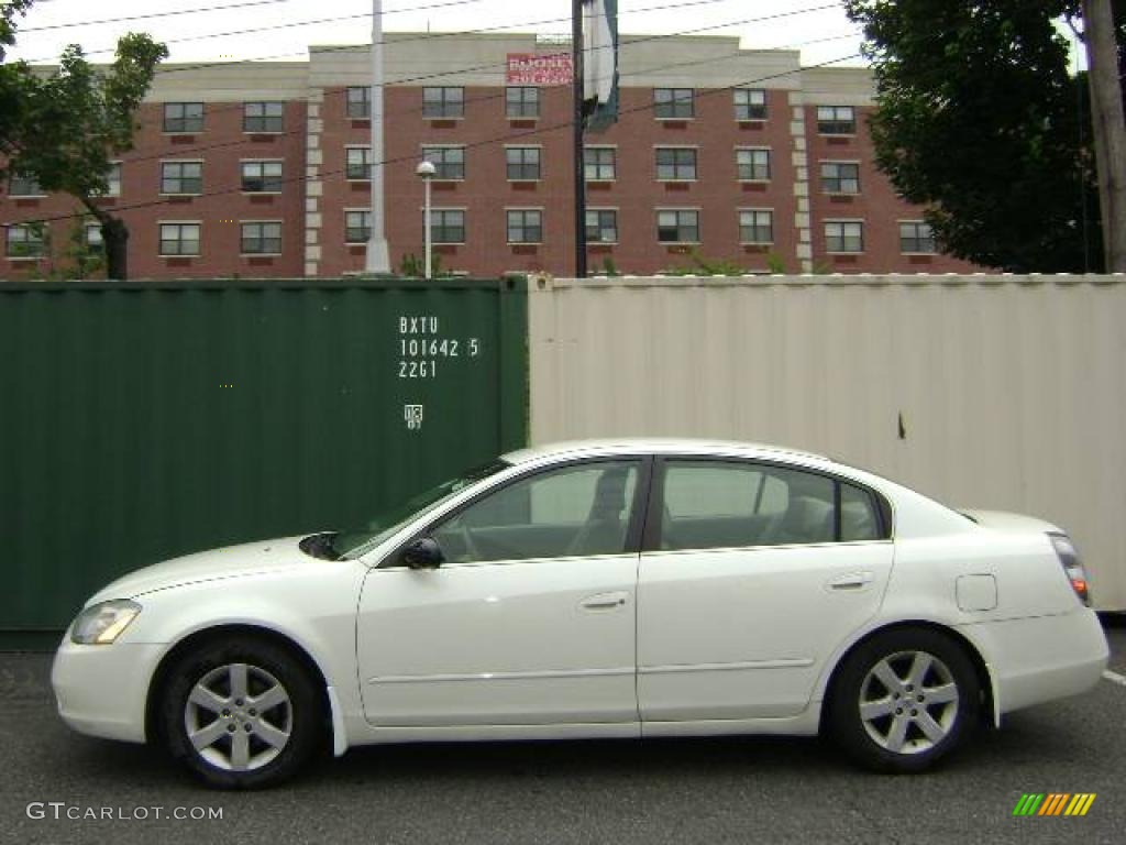 2002 Altima 2.5 S - Cloud White / Blond Beige photo #2