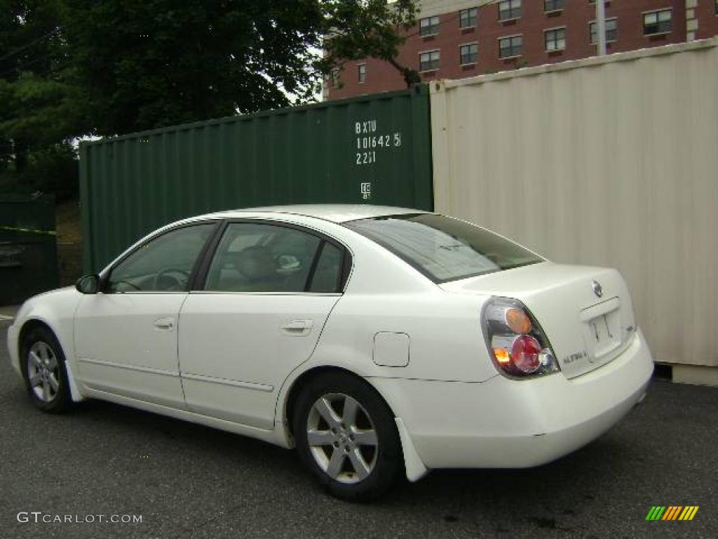 2002 Altima 2.5 S - Cloud White / Blond Beige photo #3