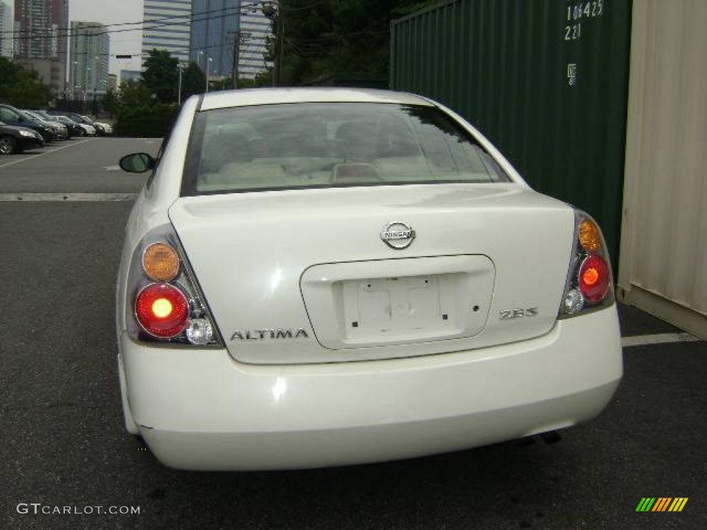 2002 Altima 2.5 S - Cloud White / Blond Beige photo #4