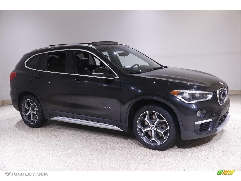 2017 X1 xDrive28i - Black Sapphire Metallic / Black photo #1