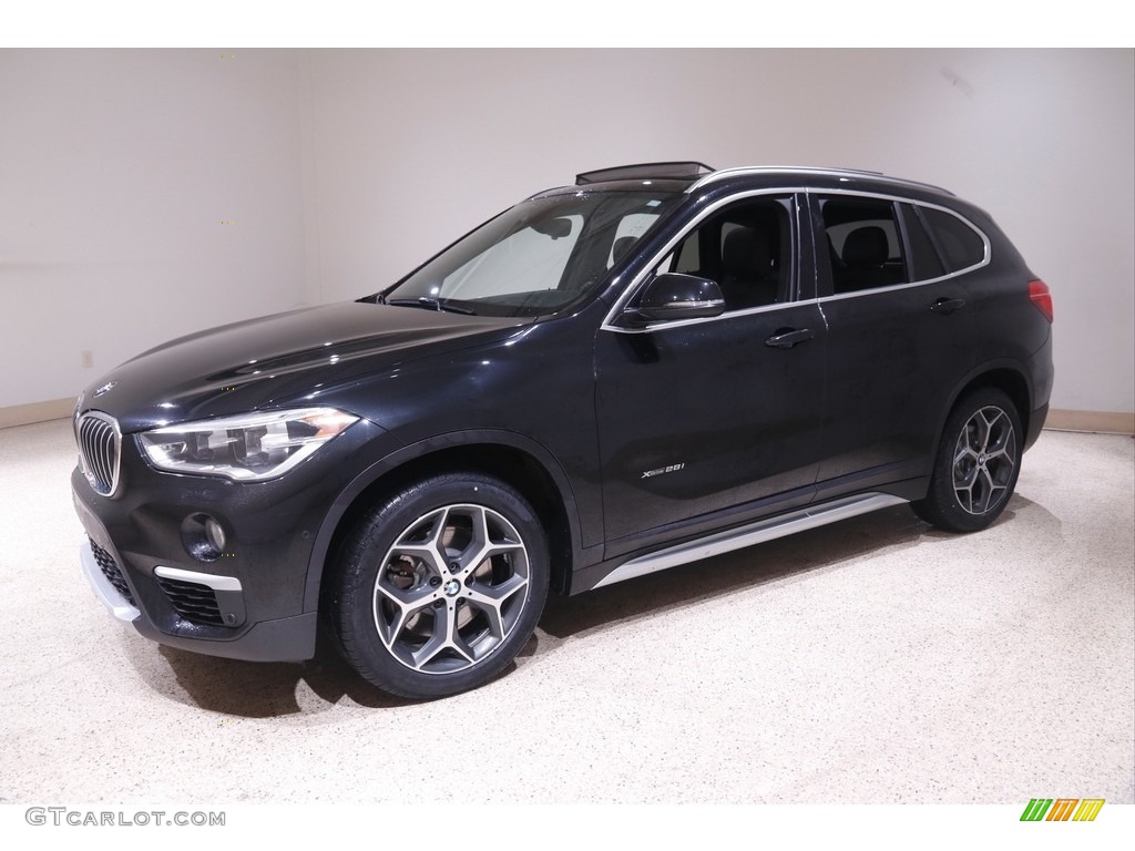 2017 X1 xDrive28i - Black Sapphire Metallic / Black photo #3