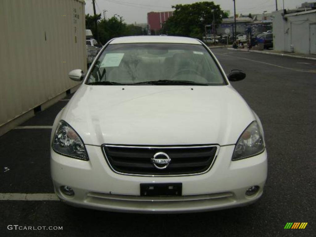 2002 Altima 2.5 S - Cloud White / Blond Beige photo #5