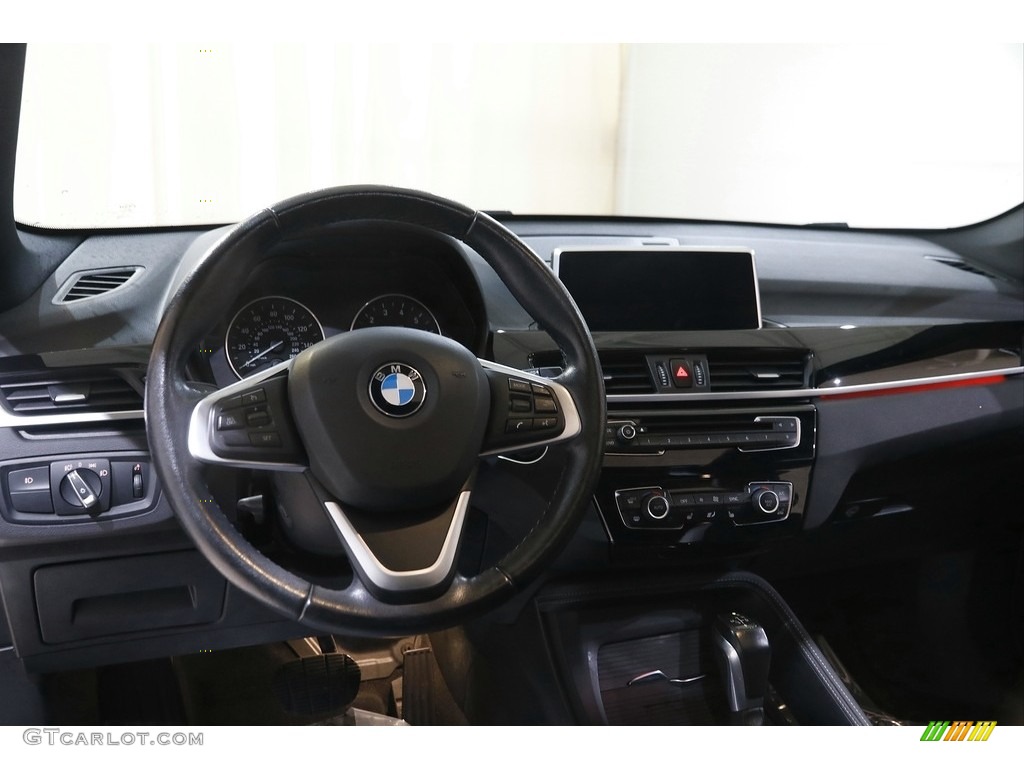 2017 X1 xDrive28i - Black Sapphire Metallic / Black photo #6