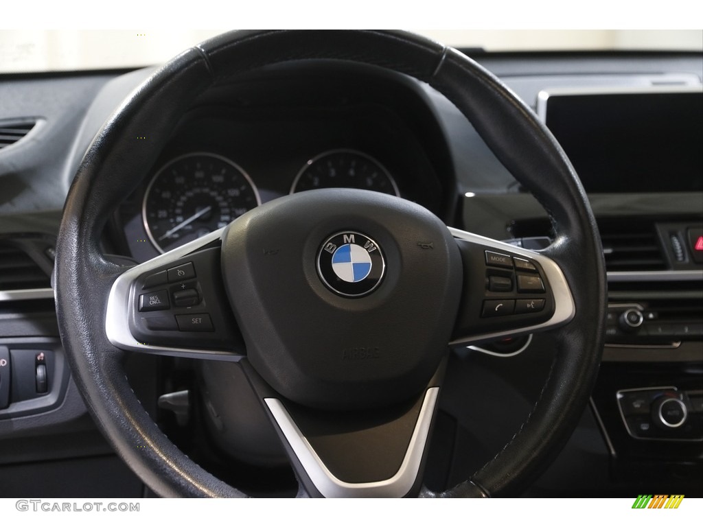 2017 X1 xDrive28i - Black Sapphire Metallic / Black photo #7