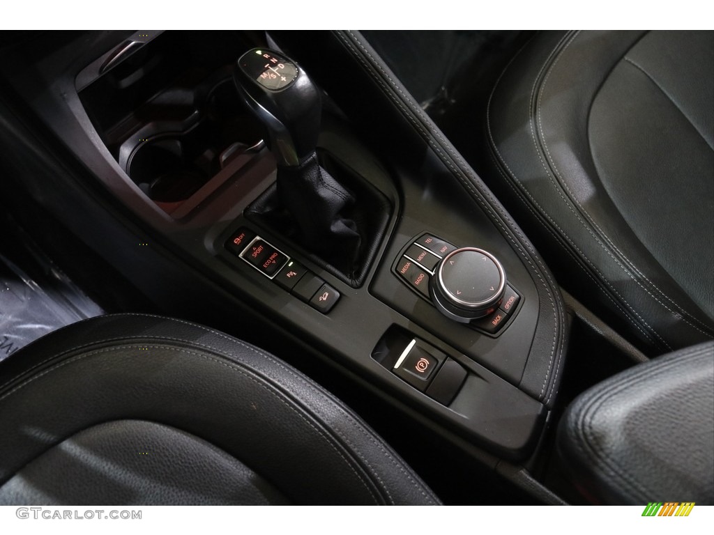 2017 X1 xDrive28i - Black Sapphire Metallic / Black photo #15
