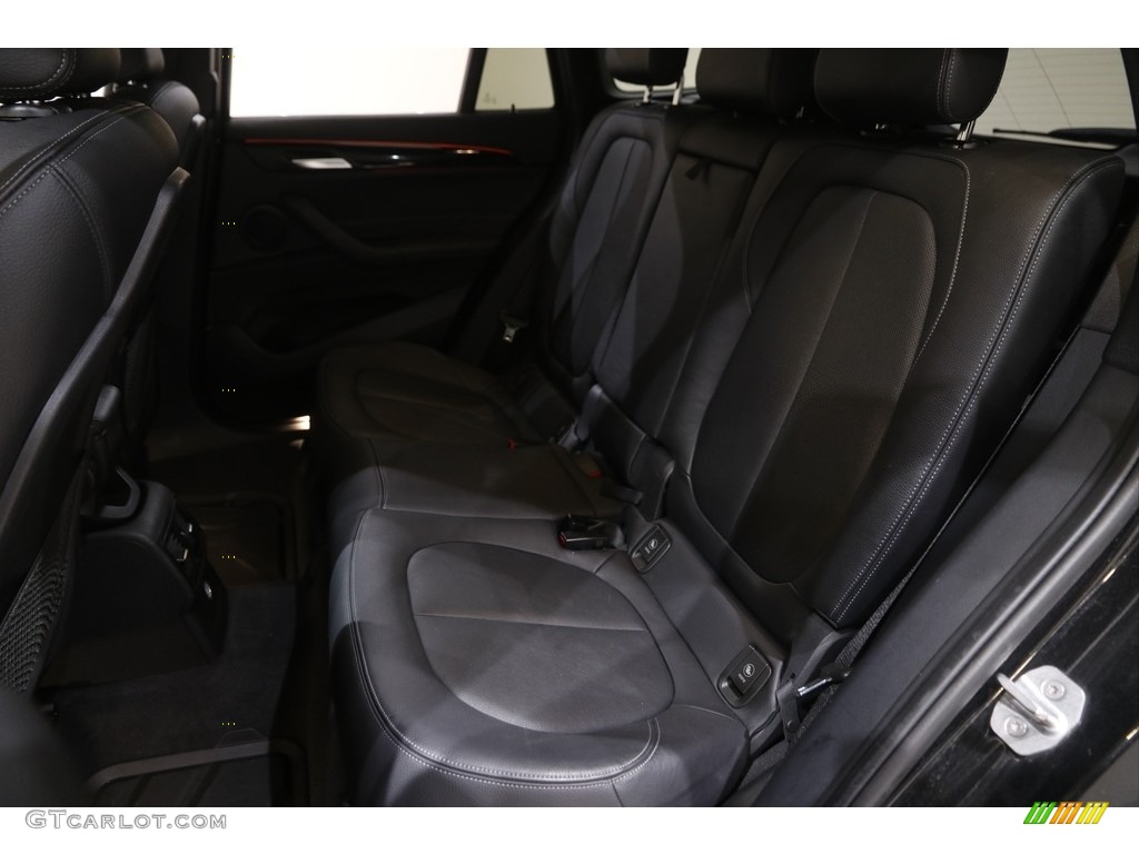2017 X1 xDrive28i - Black Sapphire Metallic / Black photo #18