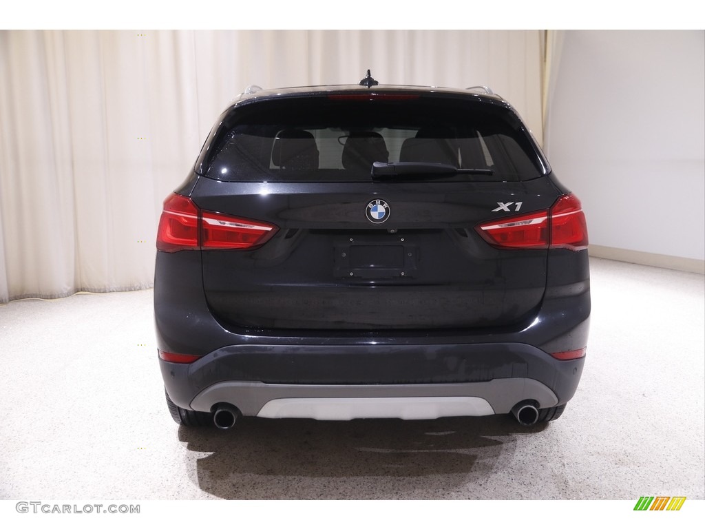 2017 X1 xDrive28i - Black Sapphire Metallic / Black photo #19