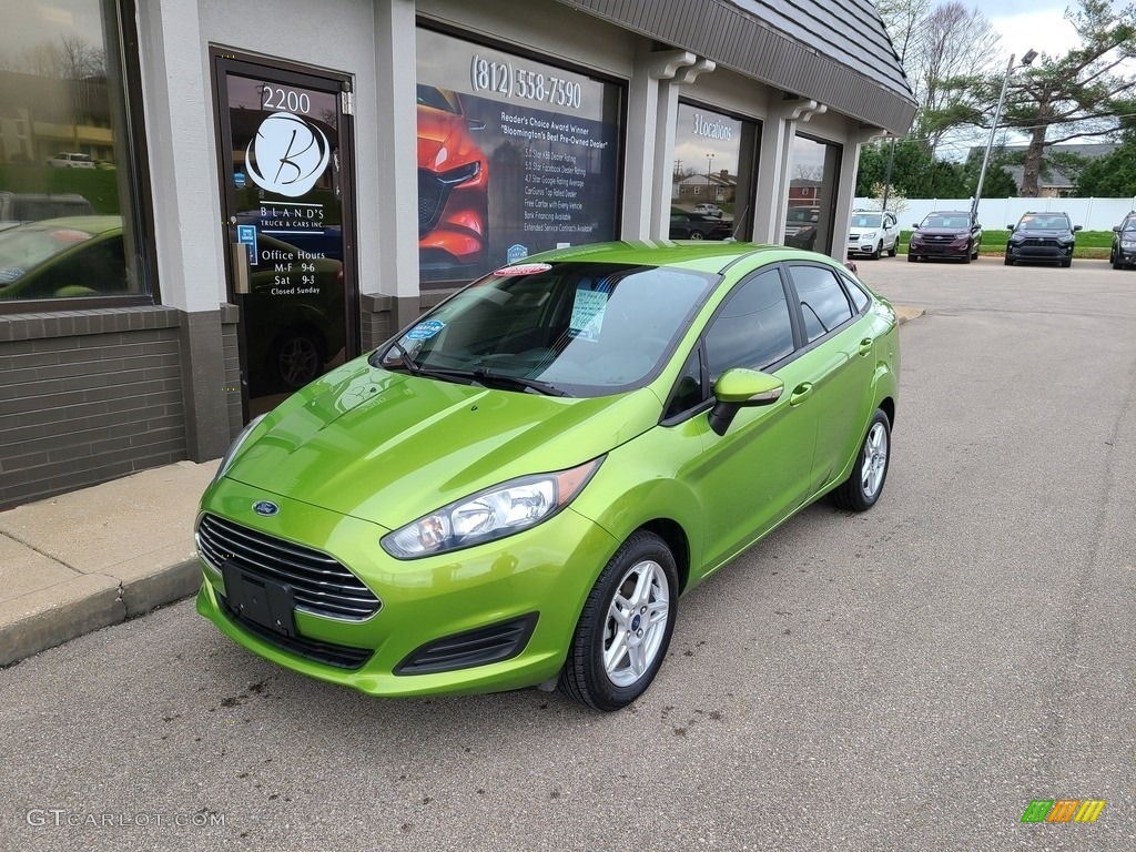 2019 Fiesta SE Sedan - Outrageous Green / Charcoal Black photo #2