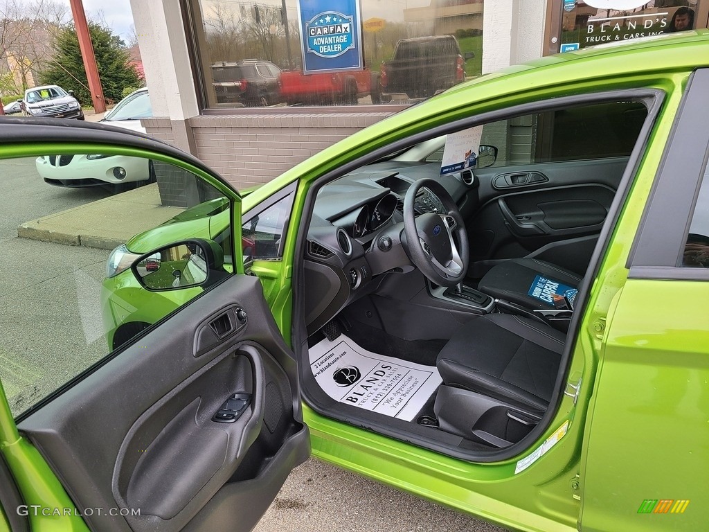 2019 Fiesta SE Sedan - Outrageous Green / Charcoal Black photo #3