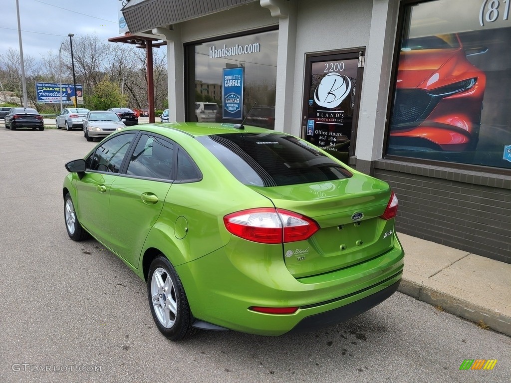 2019 Fiesta SE Sedan - Outrageous Green / Charcoal Black photo #25