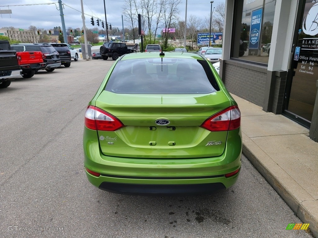 2019 Fiesta SE Sedan - Outrageous Green / Charcoal Black photo #26
