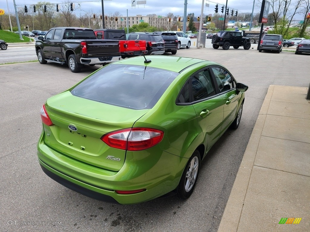 2019 Fiesta SE Sedan - Outrageous Green / Charcoal Black photo #30